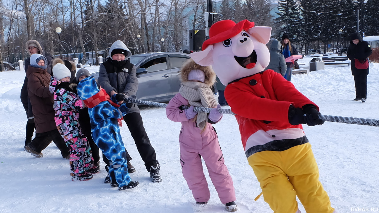 Марафон зимних забав устроили в первые дни нового года в Комсомольске (ФОТО; ВИДЕО)