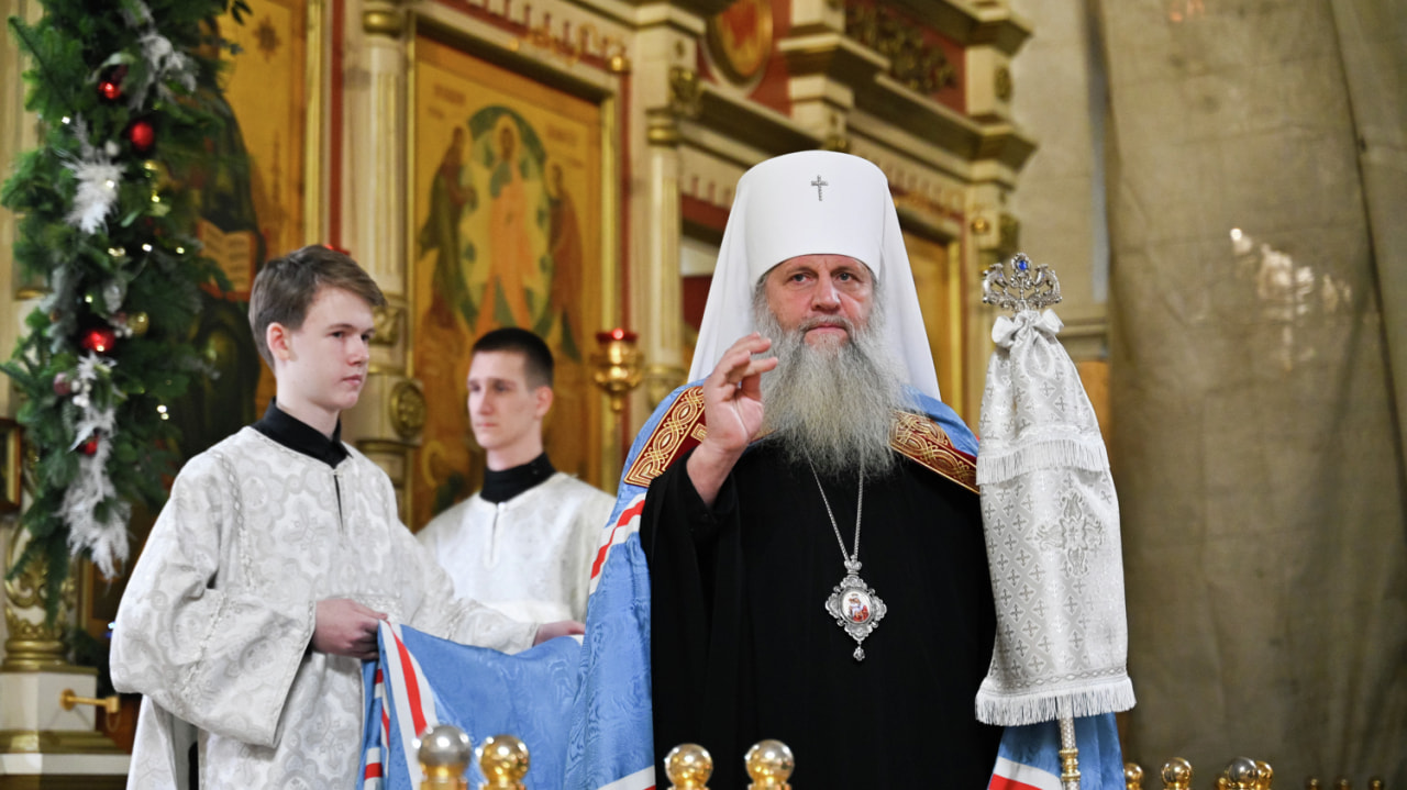 Верующие Хабаровска отметили Рождество Христово (ФОТОРЕПОРТАЖ)