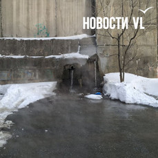 Одна с кипятком, другая без – у соседних домов на Черняховского &laquo;потекли&raquo; две подпорные стены (ФОТО; ВИДЕО)