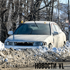Железные подснежники: десятки припаркованных машин и фур оказались погребены под снегом после уборки (ФОТО)