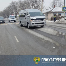 Ребёнка сбили на пешеходном переходе в Уссурийске, мальчик госпитализирован