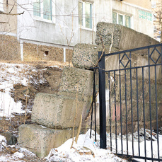 Во Владивостоке в этом году восстановят две подпорные стены в районе Первой Речки