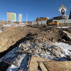 При обрушении грунта на стройплощадке ЖК во Владивостоке пострадал рабочий