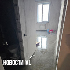 В новостройке со свежими ремонтами на Чуркине прорвало трубы и залило горячей водой несколько этажей (ВИДЕО)