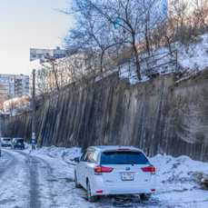 Подпорную стену на Ладыгина, которая семь лет назад придавила несколько машин, восстановят в этом году