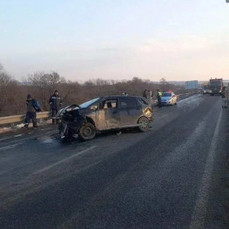 Большегруз и универсал столкнулись на трассе в Надеждинском районе, пострадал один человек