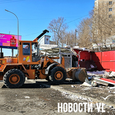 На Окатовой во Владивостоке сносят несколько торговых павильонов, стоявших там более 10 лет (ФОТО, ВИДЕО)