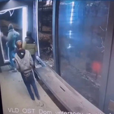 Подростки разбили &laquo;умную&raquo; остановку на Седанке