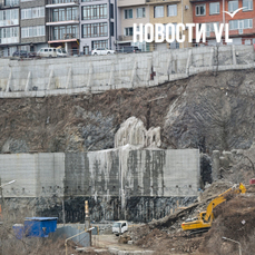 Около стройки на Капитана Шефнера из-за грунтовых вод в скале появились большие сосульки (ФОТО)