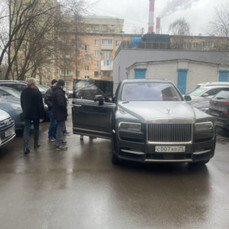 Приморского &laquo;обнальщика на Rolls-Royce&raquo; Семикина связали с &laquo;серийным концессионером&raquo; Неверовым – дело направляют в суд