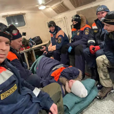 Семейную пару с травмами ног эвакуировали со склона Фалазы в ходе совместной спасательной операции