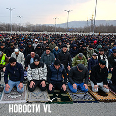 По окончании Рамадана мусульмане Владивостока собрались для общей молитвы на парковке &laquo;Фетисов Арены&raquo; (ФОТО; ВИДЕО)