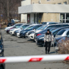 Людям на костылях приходится ковылять за шлагбаум — newsvl.ru