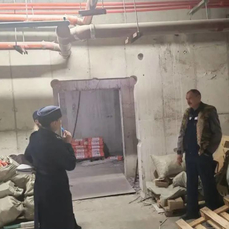 В шахте лифта на стройке на Океанском проспекте погиб рабочий
