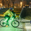 Неоновыми браслетами обматывали камеры велосипедов — newsvl.ru