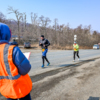 Организаторы фиксируют промежуточное время участников — newsvl.ru