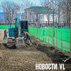 Будущую аллею на Ивановской во Владивостоке закрывают забором и разгоняют отсюда автомобили (ФОТО)