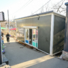 В одном из новых павильонов продают головные уборы — раньше этот отдел был на «Спортивке» — newsvl.ru