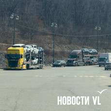 На улице Адмирала Смирнова демонтировали сторожку незаконной парковки, но автовозы не исчезли