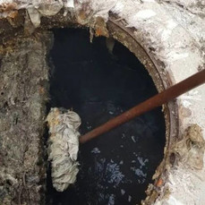 Тонны нерастворимого мусора каждую неделю достают из канализации во Владивостоке — больше всего на Змеинке, Патрокле и в &laquo;Измрудном&raquo;