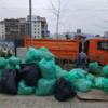 Из сквера вывезли несколько мешков мусора и сухой травы. Фото: администрация Владивостока — newsvl.ru