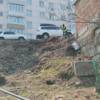 Чтобы собрать мусор, приходится лазить по косогорам. Фото: администрация Владивостока — newsvl.ru