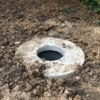 Колодец из железобетонных колец. Работы ещё не завершены, и у колодца пока нет крышки — newsvl.ru