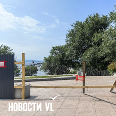 Амфитеатр на набережной Спортивной гавани закрыли на ремонт, но рабочих там нет