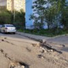Ямы по дороге к гостинкам на Некрасовской. Фото сделано 15 сентября 2023 года — newsvl.ru