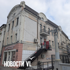 На Светланской начинают ремонт фасада старинного дома рядом с Театром молодёжи (ФОТО)