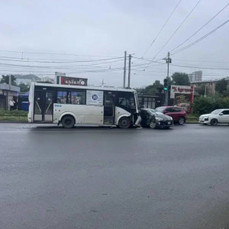 На Борисенко столкнулись три машины и пассажирский автобус, пострадал один человек