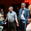 Начальник управления жилищного фонда Григорий Пейхвассер (справа) — newsvl.ru