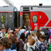 Люди толпятся у вагона — newsvl.ru