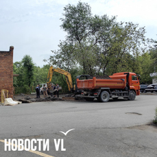 В районе остановки &laquo;Чайка&raquo; на Калинина второй раз за полтора года прорвало трубу и затопило улицу