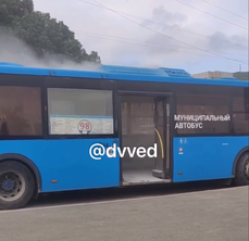 На остановке &laquo;Луговая&raquo; во Владивостоке задымился пассажирский автобус
