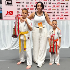 Юные каратисты из Владивостока привезли призы с чемпионата мира в Токио