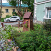 Избушку и мельницу разделяет неширокий проезд — newsvl.ru