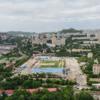 На территории остались два законсервированных торговых центра - "Кристалл" и "Виктория". Их закрыли по требованиям пожарной безопасности — newsvl.ru