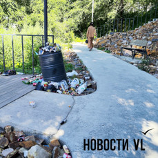 Новый сквер на Невельского уже исписали граффити и заваливают &laquo;взрослым&raquo; мусором (ФОТО)