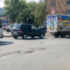 Разбитый участок Спортивной на повороте к Фадеева — newsvl.ru
