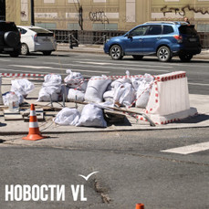 На Семёновской в центре Владивостока начали устанавливать шлагбаум