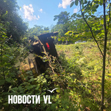 Автокран на скорости вылетел с трассы под Владивостоком: пассажир в тяжёлом состоянии
