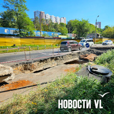 Часть заасфальтированной перед ВЭФ улицы Фадеева уже раскопали из-за повреждения на тепловых сетях (ФОТО)