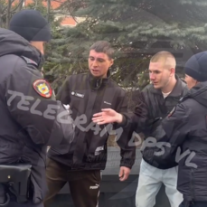 Два года исправительных работ получили братья, избившие человека в центре Владивостока