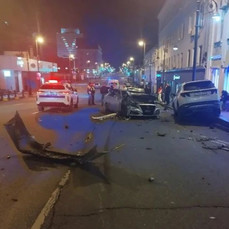 Ночную аварию в центре Владивостока спровоцировал 18-летний водитель &laquo;Крауна&raquo; без прав (ВИДЕО)