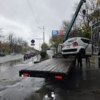 Эвакуатор грузит утонувшую машину на Заре — newsvl.ru