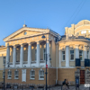 Архитектор здания — Владимир Фёдоров. Возводили здание для японского консульства, оно размещалось здесь до 1945 года — newsvl.ru