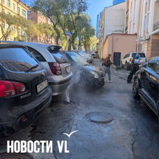 На улице Фонтанной во Владивостоке из-под земли забил фонтан