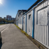 Городок строителей стоит на месте, и снесут его, скорее всего нескоро  — newsvl.ru
