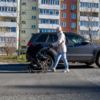 Мамы с колясками вынуждены идти посреди дороги — newsvl.ru